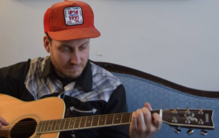 Richard Laviolette playin guitar