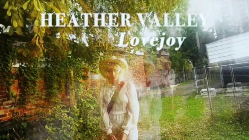 text woman in hat outside